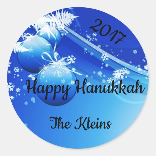 青と白のオーナメント、雪、松の枝 ラウンドシール (正面)