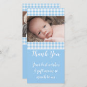 青と白のギンガムの新生児感謝してい写真 サンキューカード (正面/裏面)