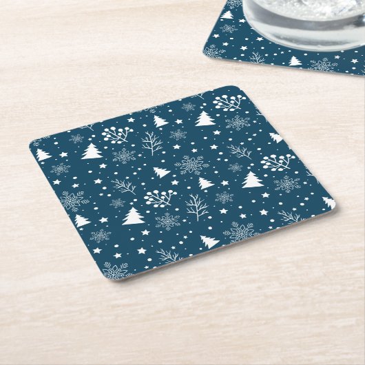 青と白のクリスマスツリー、雪片の休日 スクエアペーパーコースター (アングル)
