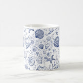 青と白のシーシェルヒトマ航海のグ コーヒーマグカップ (中央)