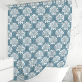 青と白のシーシェル シャワーカーテン