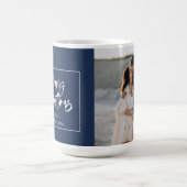 青と白のスクリプト陽気なクリスマス コーヒーマグカップ (中央)