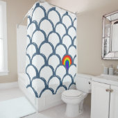 青と白のスケッチホタテガイのパターンと虹 シャワーカーテン (インサイチュ)