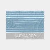 青と白のストライプ(グレーパーソナライズされた) フリースブランケット (正面(横))