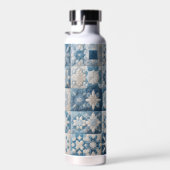 青と白のスノーフレークのキルト ウォーターボトル (右面)
