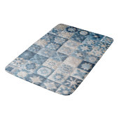 青と白のスノーフレークのキルト バスマット (アングル)