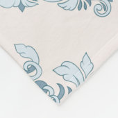 青と白のダマスクフローラ フリースブランケット (角)