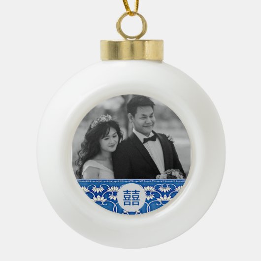 青と白のチノセリ結婚ーズ セラミックボールオーナメント (正面)