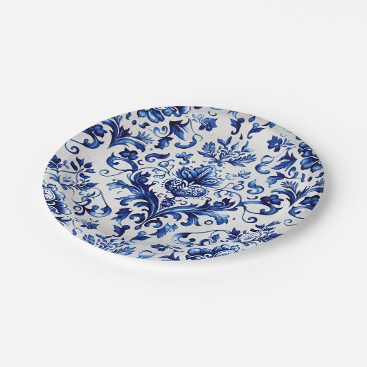 青と白のデルフトスタイルフローラオーナメントパターン ペーパープレート (アングル)