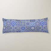 青と白のデルフトタイル – かわいらしヴィンテージ ボディピロー (裏面)