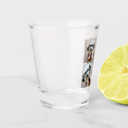 青と白のトレンディーフォトコラージュとモノグラム ショットグラス (左)