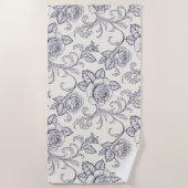 青と白のバラの花の国 ビーチタオル (正面)