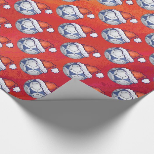 青と白のフェスティバルのサッカーボールのパターンが赤 ラッピングペーパー (角)