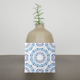 青と白のポルトガ地中海のルのアズレジョ タイル