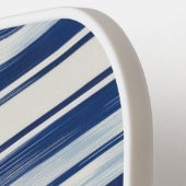 青と白のモノグラストライプのム ピックルボールラケット (左詳細)