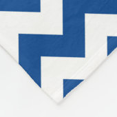 青と白のモノグラム山形の幾何学模様 フリースブランケット (角)