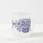 青と白のヴィンテージの花籠マグカップ フロストグラスマグカップ (正面右)