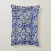 青と白のヴィンテージ地中海のフローラルパターン アクセントクッション (裏面(縦))