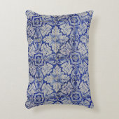 青と白のヴィンテージ地中海のフローラルパターン アクセントクッション (正面(垂直))