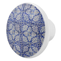 青と白のヴィンテージ地中海のフローラルパターン