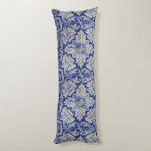 青と白のヴィンテージ地中海のフローラルパターン ボディピロー (裏面 (縦))