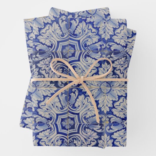 青と白のヴィンテージ地中海のフローラルパターン ラッピングペーパーシート (インサイチュ)