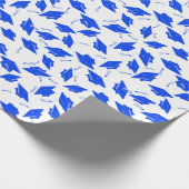 青と白の卒業キャップが空中に揺れ ラッピングペーパー (角)