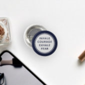 青と白の吸気勇気が恐怖を吐き出す 缶バッジ