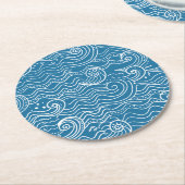 青と白の夏の海波 ラウンドペーパーコースター (アングル)