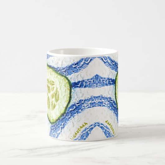 青と白の夏の緑のキュウリのスライス コーヒーマグカップ (中央)