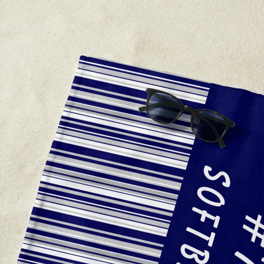 青と白の学校卒業パーソナライズされた ビーチタオル (インサイチュ)