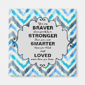 青と白の山形の勇気付けられる マグネット (正面)