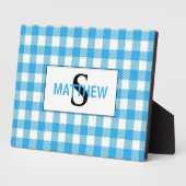 青と白の市松模様にイニシャルモノグラムと名前 フォトプラーク (側面)