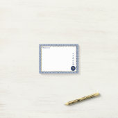 青と白の幾何学的パタモダンーン ポストイット (デスク上)