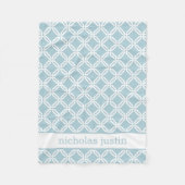 青と白の幾何学的パーソナライズされたベビー フリースブランケット (正面)