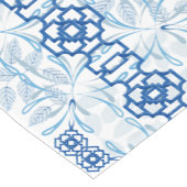 青と白の幾何学的フローラChinoiserie ショートテーブルランナー (コーナー)