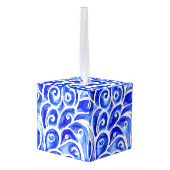 青と白の抽象芸術カーリーデザインパターン キューブオーナメント (裏面アングル)