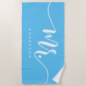 青と白の新婚の新郎パーソナライズされた ビーチタオル (正面)