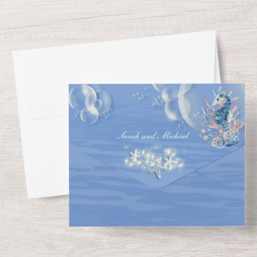 青と白の星の魚とタツノオトシゴのビーチをテーマにしたウェディング オールインワン招待状 (裏面)