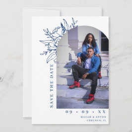 青と白の植物性フローラアーチ結婚写真 セーブザデート