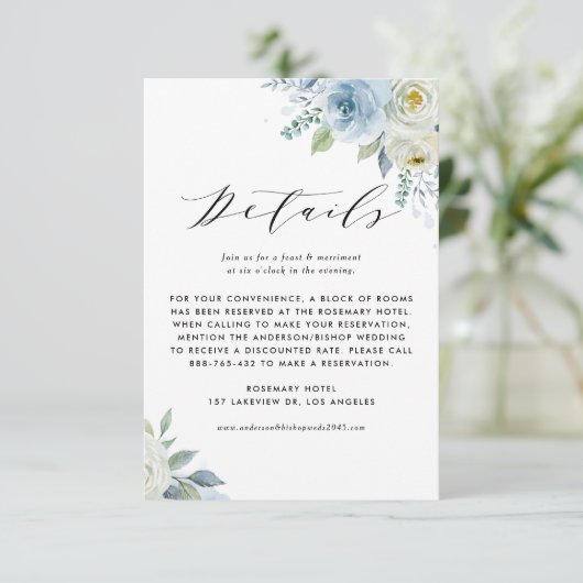青と白の水彩花の結婚式詳細 エンクロージャーカード (スタンド正面)
