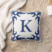 青と白の玉スクロールフレームモノグラム クッション (ブランケット)