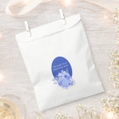 青と白の花ブライダルシャワーのバッグ フェイバーバッグ (クリップ留めされた状態)