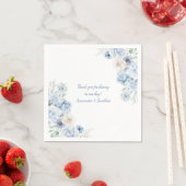 青と白の花柄の結婚式用ナプキン スタンダードカクテルナプキン (インサイチュ)