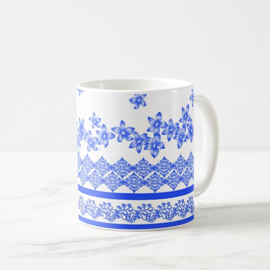 青と白の花柄デザイン、 コーヒーマグカップ (正面右)