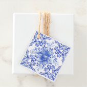 青と白の花模様のタイルに鳥 フェイバータグ (インサイチュ)