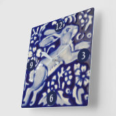 青と白の跳躍うさぎの陶芸タイルアート スクエア壁時計 (傾斜)
