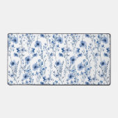 青と白の野の花の水彩画フラワープリント デスクマット (正面)