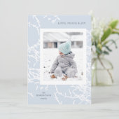 青と白の雪の枝ホリデーフォトカード シーズンカード (スタンド正面)