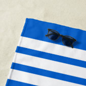 青と白の青ピラニアストライプの魚 ビーチタオル (インサイチュ)